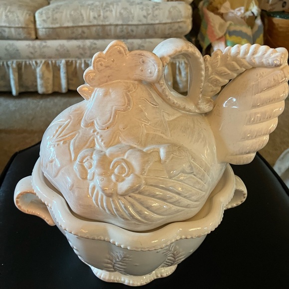 A BLUE SKY CHICKEN COVERED CASSEROLE DISH NEST PORCELAIN WHITE.9 x 9 BUY NOW - Picture 2 of 16